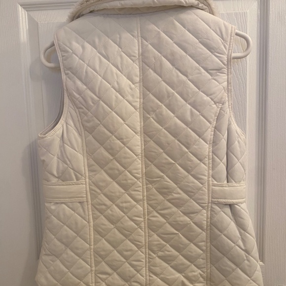 Winter White  Vest - Picture 2 of 3